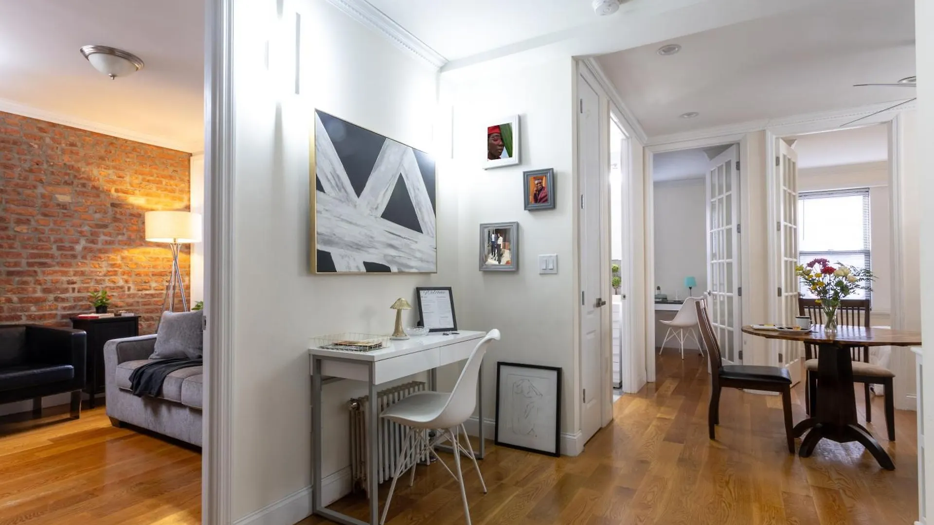 Modern Suite In New York의 연락처